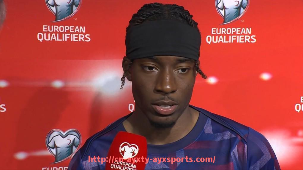 爱游戏体育-2025年世俱杯比赛服饰更新趋势与球迷反响分析